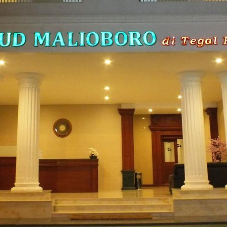 Hôtel Zamrud Malioboro à Yogyakarta Extérieur photo
