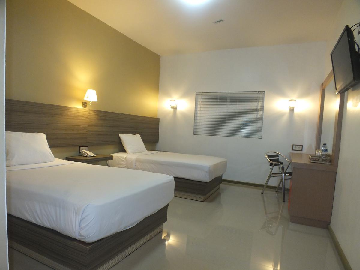 Hôtel Zamrud Malioboro à Yogyakarta Extérieur photo