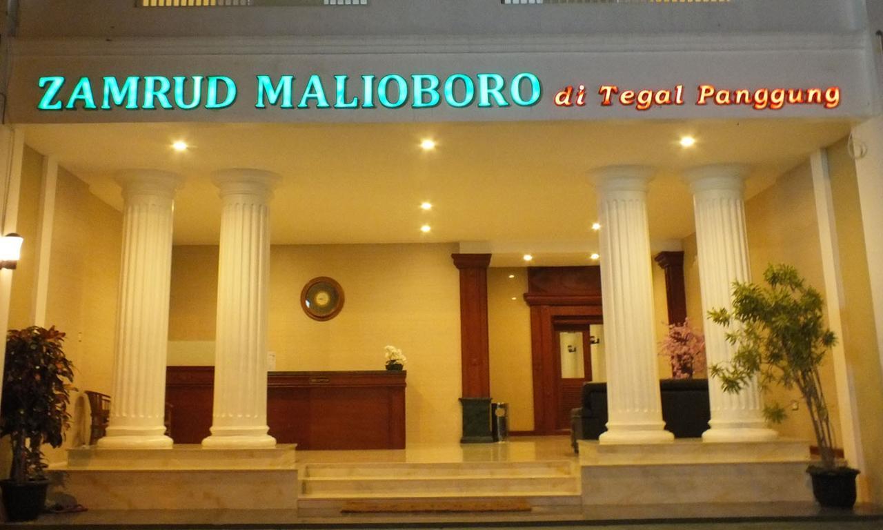 Hôtel Zamrud Malioboro à Yogyakarta Extérieur photo