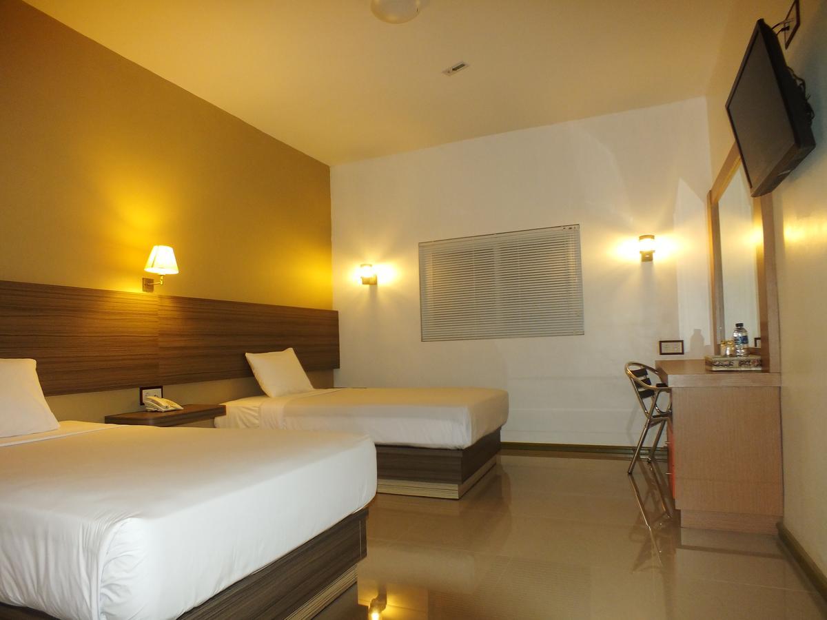 Hôtel Zamrud Malioboro à Yogyakarta Extérieur photo