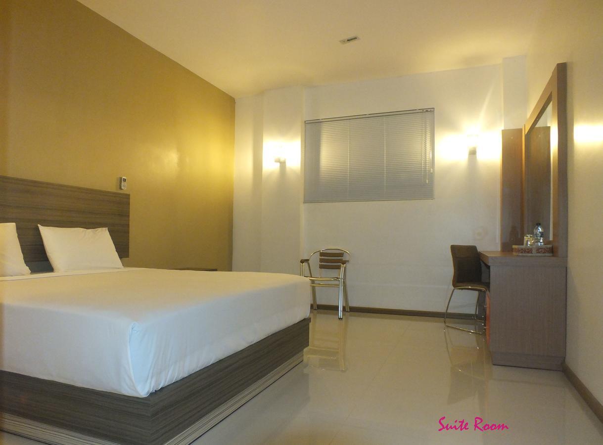 Hôtel Zamrud Malioboro à Yogyakarta Extérieur photo